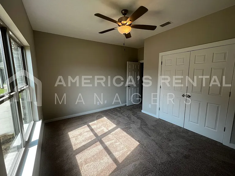 822 Temple St — Photo 13