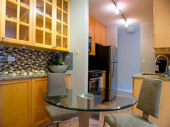 2nd image of 5512 N Winthrop Ave #36