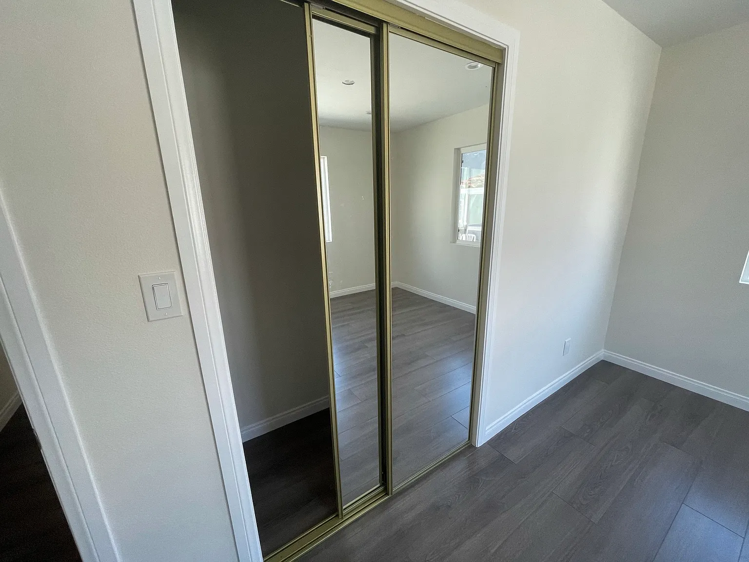 3 bed, 931 sqft, $2,800 — Photo 2