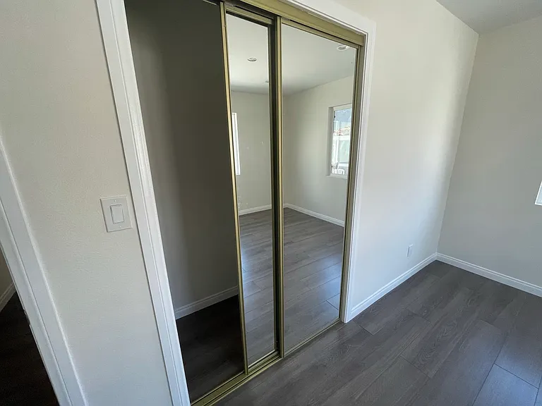 10507 S San Pedro St — Photo 2