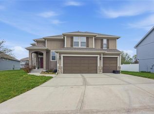 12306 Burr Oak Cir, Peculiar, MO 64078