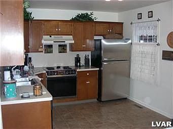 spacious eat in kitchen