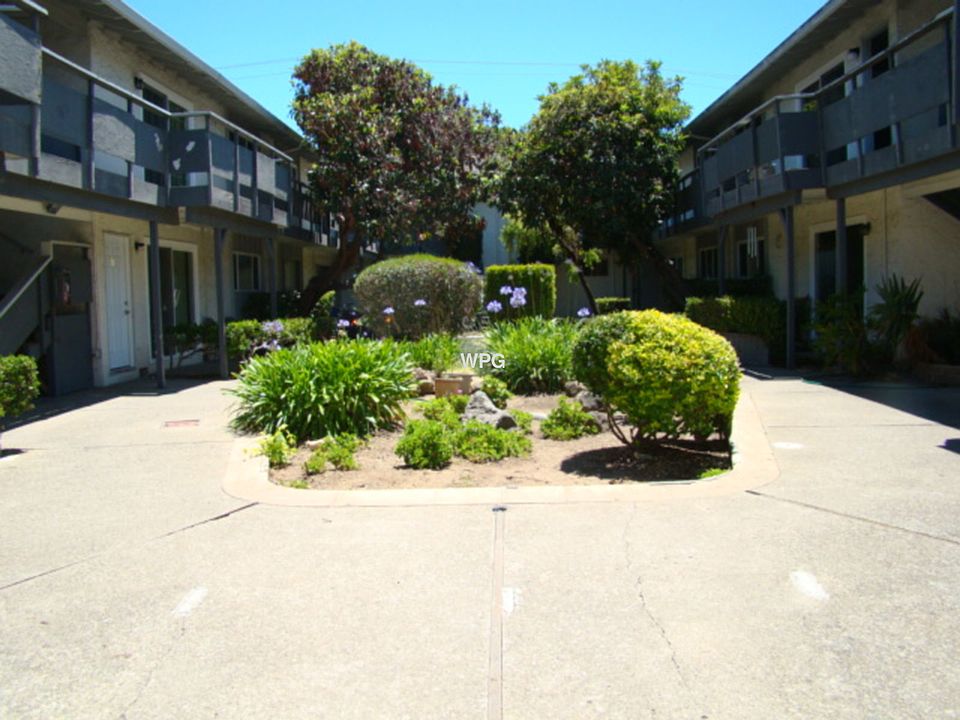 1st image of 1698 Ontario Dr APT 14
