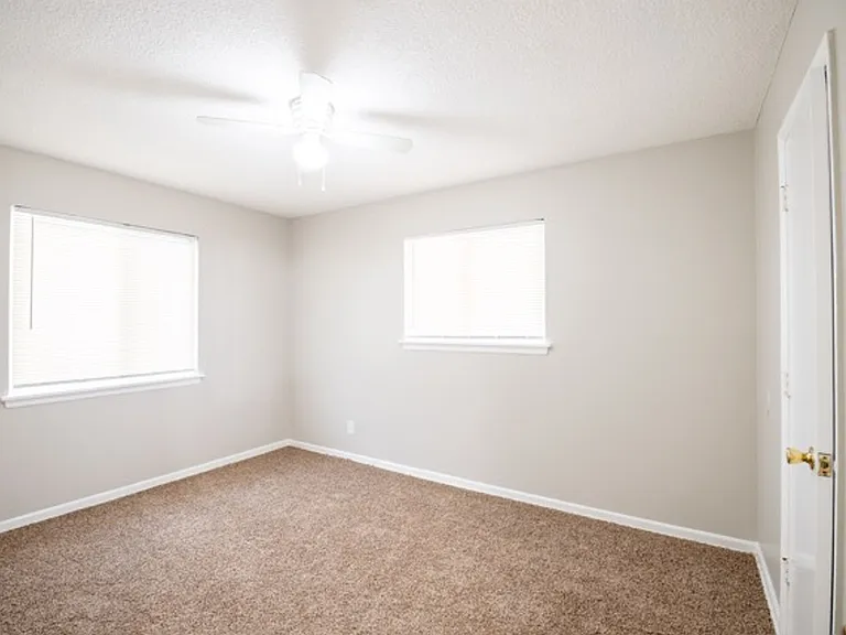 Eagle's Nest Apartments — Photo 29