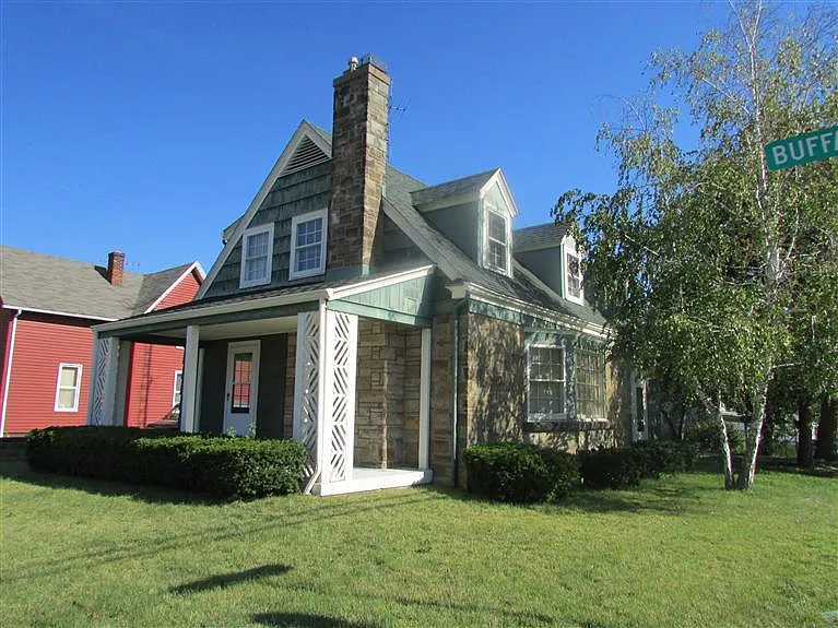 315 W William St photo 1