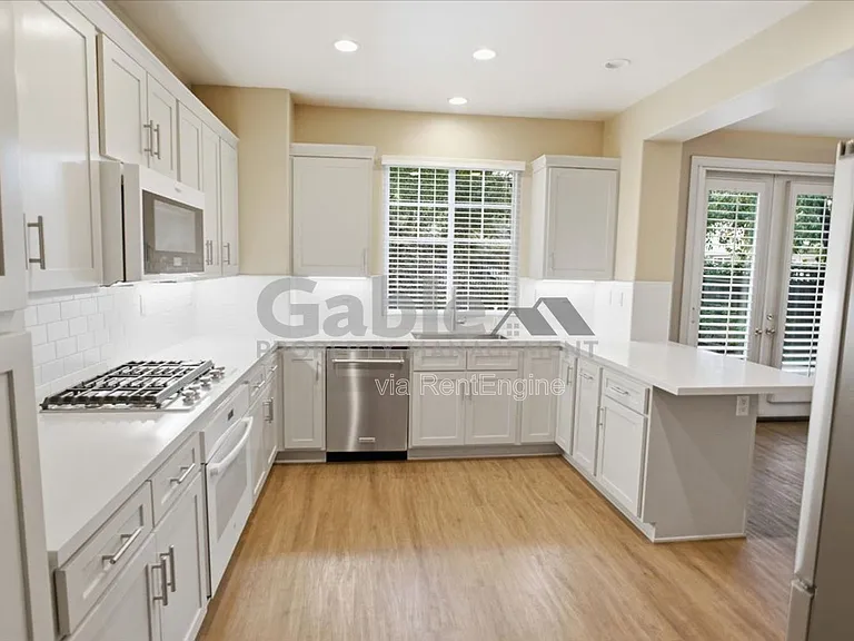 26925 Carmelita Dr — Photo 8