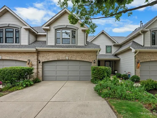 318 Club House Dr, Bloomingdale, IL 60108