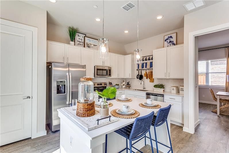 1st image of 1003 N Elm St #1018