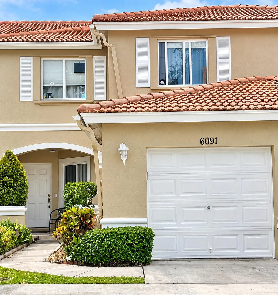3 bed, 2.5 bath, 1627 sqft, $2,700 — Photo 1