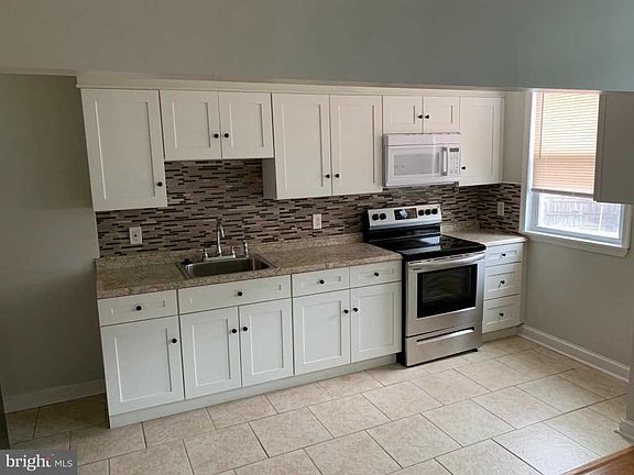 4th image of 4233 Chippendale Ave