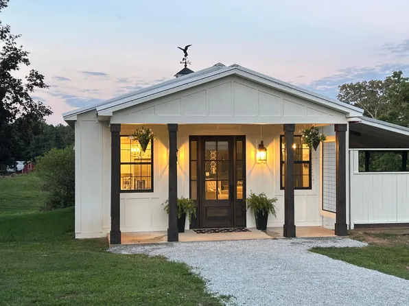 588B Oak Grove Rd, Westminster, SC 29693