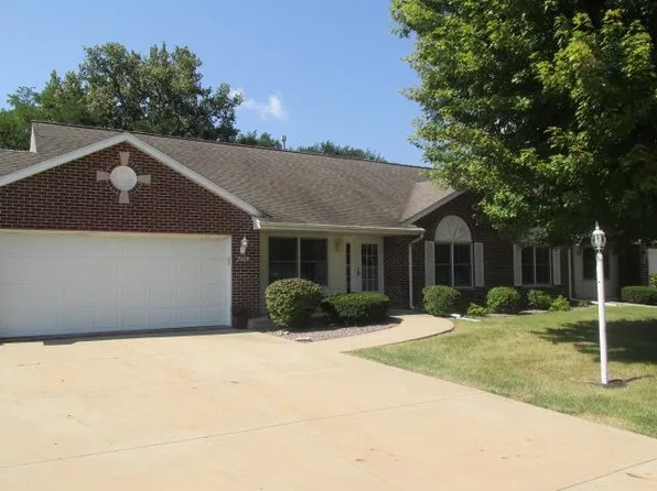 2109 W Navajo Dr, Freeport, IL 61032