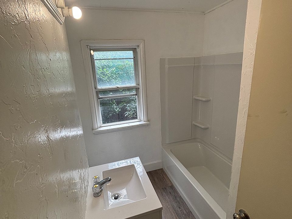 2nd image of 1132 SW 37th St