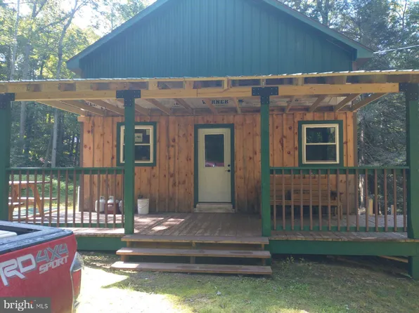 203 Loop Ln, Renovo, PA 17764