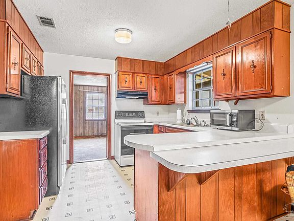 3rd image of 9840 Wanda Dr