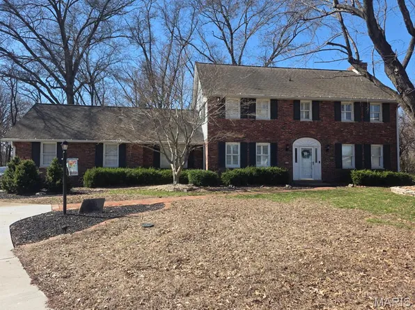 2110 Northwood Dr, Godfrey, IL 62035