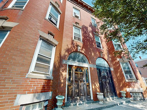3rd image of 122 Chestnut St #2