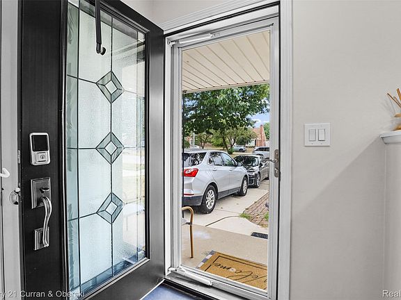 4th image of 18285 Outer Dr
