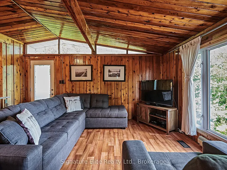 155 Wychwood Cres — Photo 10