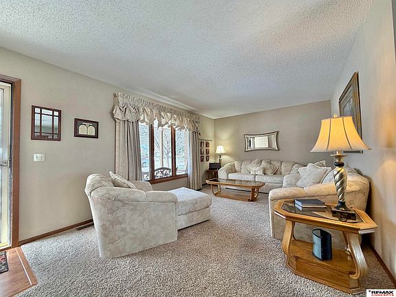 3rd image of 450 N 86th St
