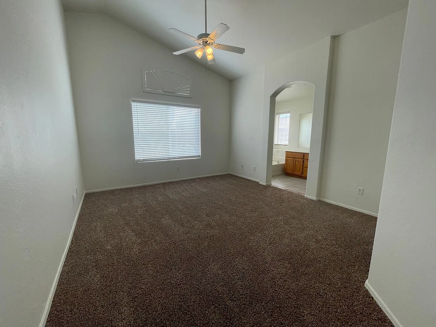 Ideal 3 Br 2 Ba 2 Cg Home Near W Union Hills and Loop 101 in Peoria — Photo 4