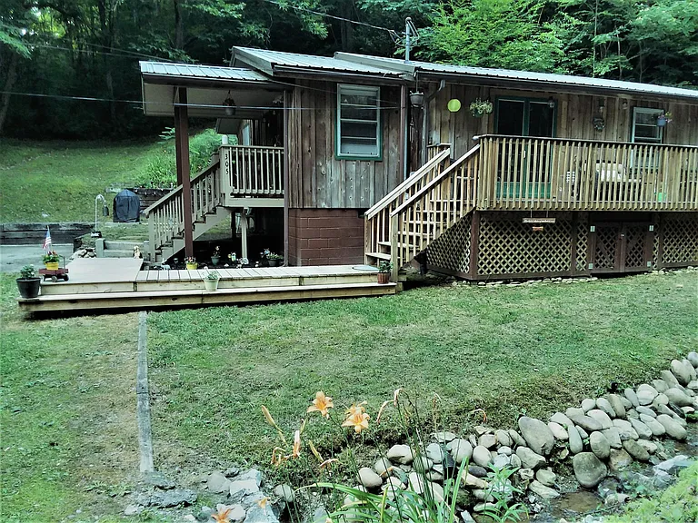 305 Shields View Dr — Photo 1