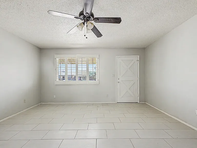 1000 E Loyola Dr — Photo 11