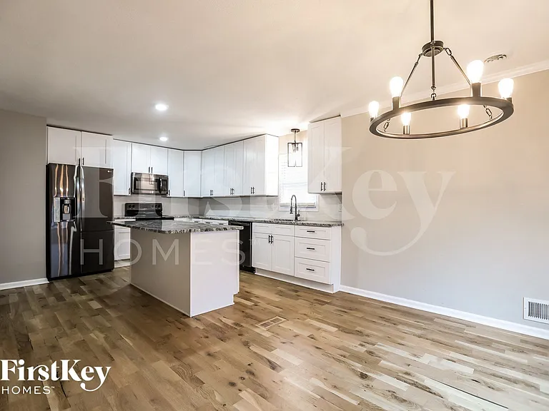 12404 W 100th St — Photo 4