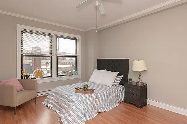 860 Hinman — Photo 11