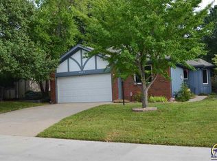 6448 SW Castle Ln, Topeka, KS 66614