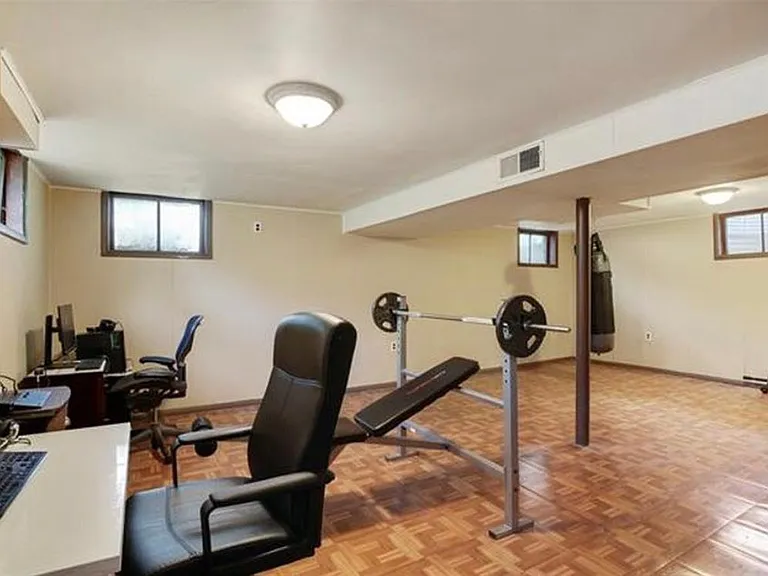 8416 State Line Rd — Photo 23