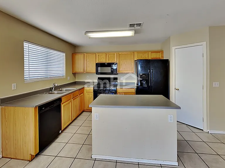 2256 E Hazeltine Way — Photo 3
