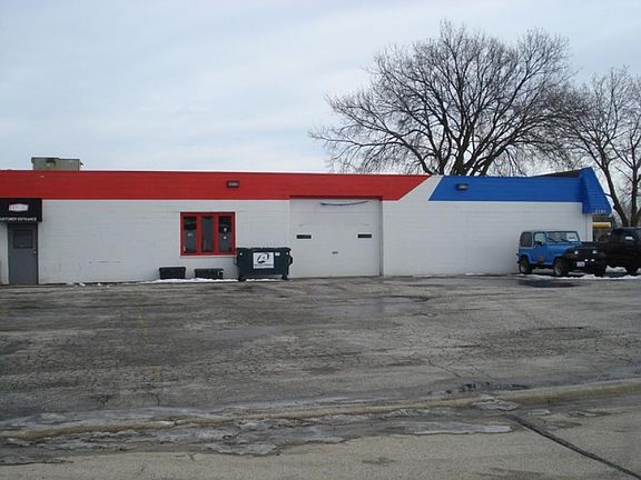 4th image of 2020 Ogden Ave