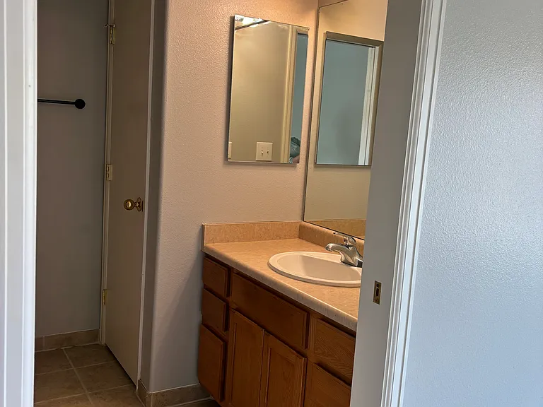 Master en-suite bathroom