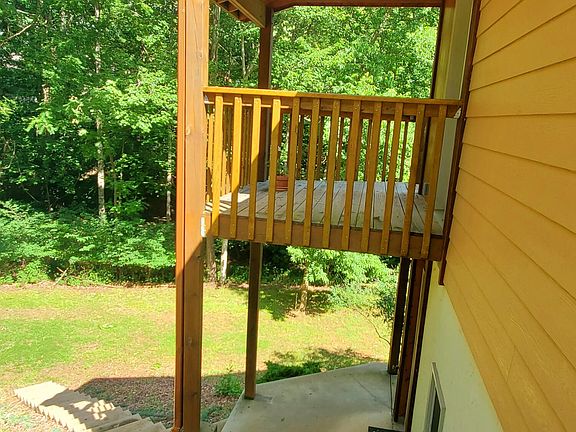 5th image of 204 Hilltop Dr