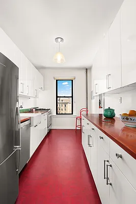 Sold by Compass | media 7