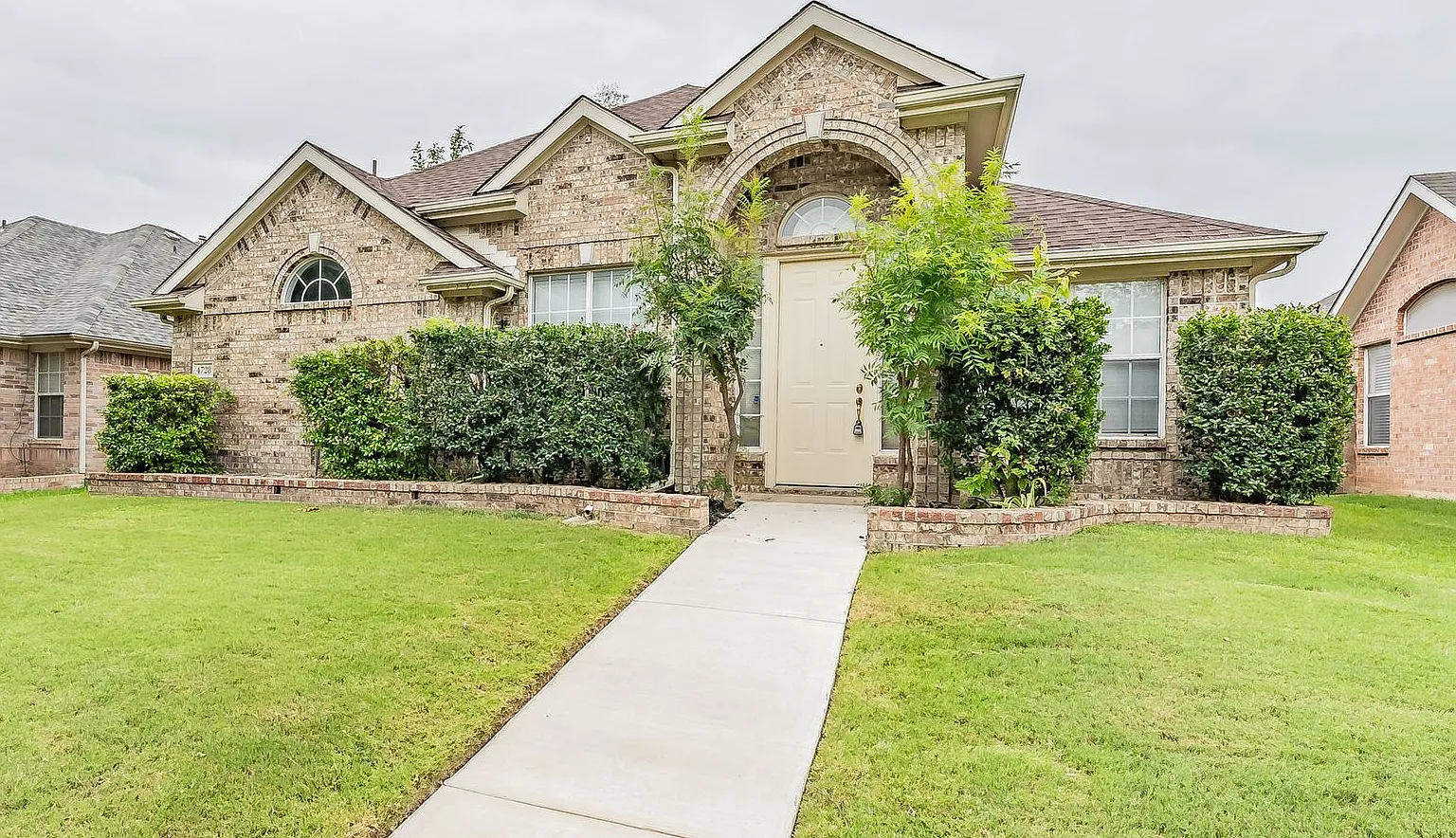 Keller Isd! Large And Well Maintained 4/2/2 — Photo 1