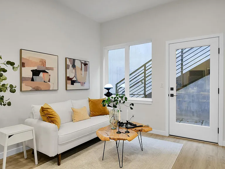 255 E Louisa St #B — Photo 6