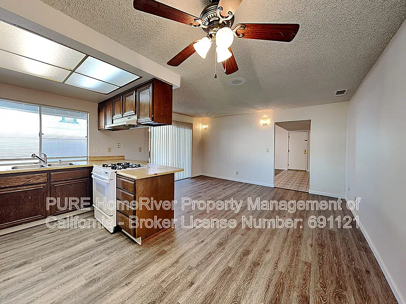 4 bed, 2.0 bath, 1456 sqft, $2,450 — Photo 2