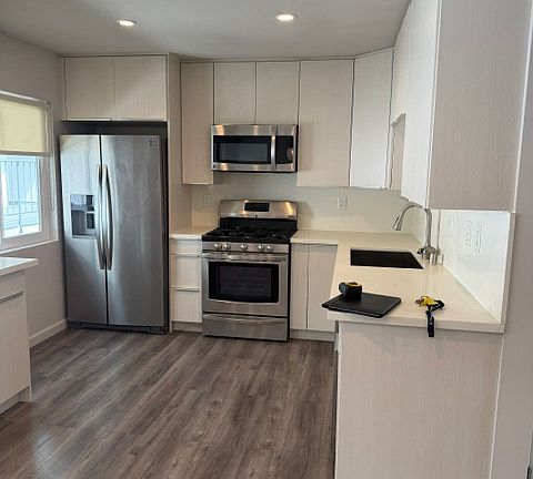 3rd image of 1133 10th St #208