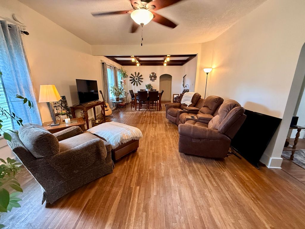 927 Hurt St, Slater, MO - View 5
