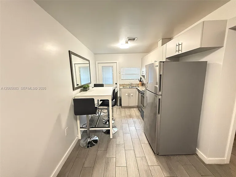 1604 SW 9th St #B — Photo 3