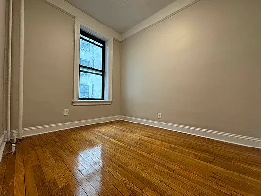 Rented by Hillel Realty Group | media 16