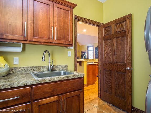 4th image of 9680 Julia Dr