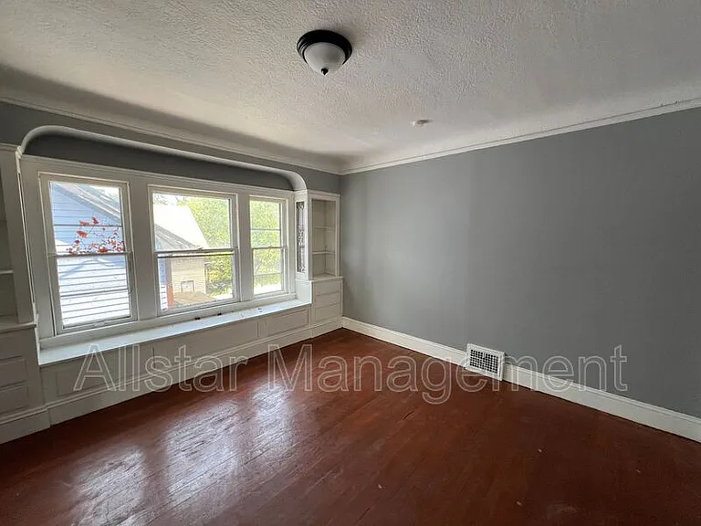 3255 E 139th St #UP — Photo 20