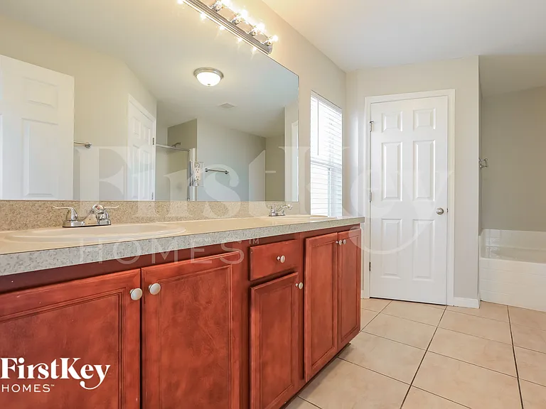 2925 Silas Ave — Photo 10