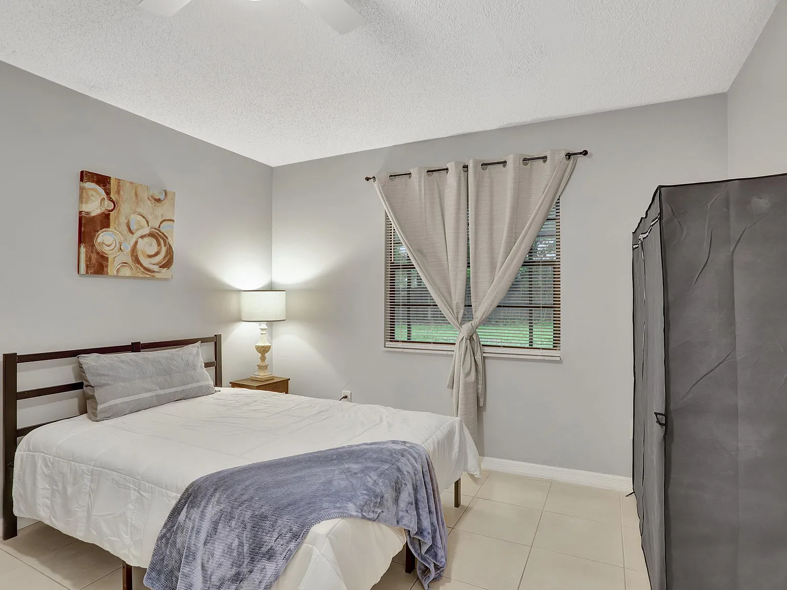4 bed, 2.0 bath, 2052 sqft, $905 — Photo 3