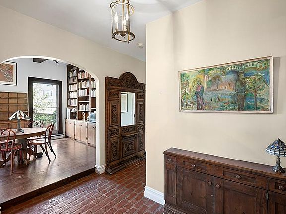 2nd image of 975 Lexington Ave #Penthouse