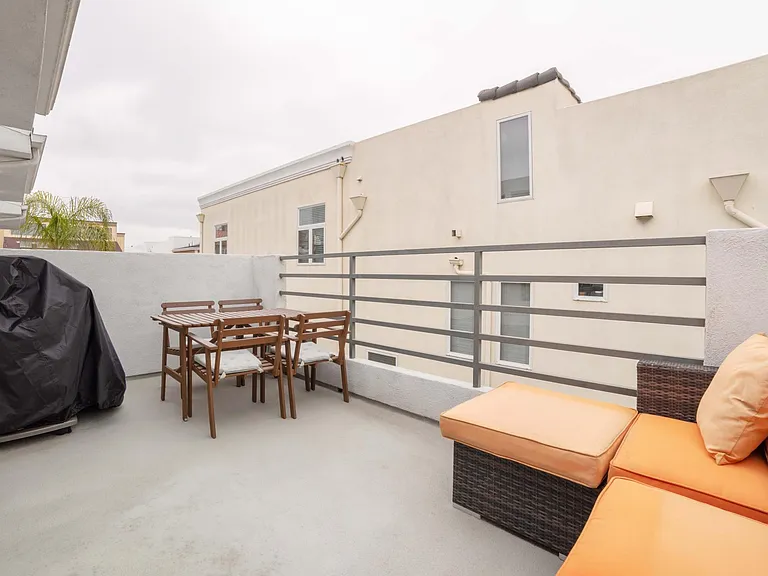 1107 Loma Dr #C — Photo 3