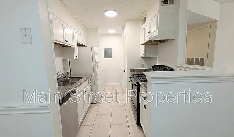 2303 W Michigan Ave #C2 — Photo 9